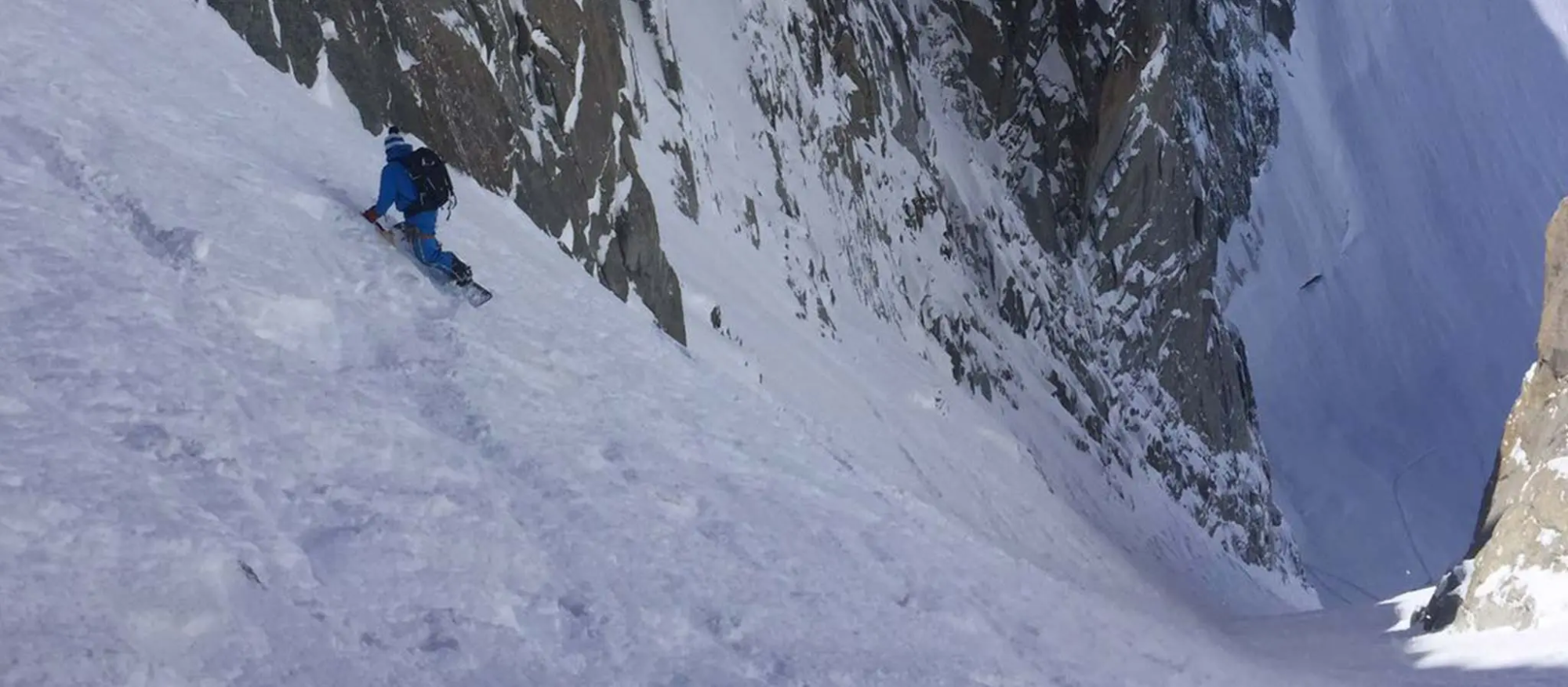 heliski-pente-raide-runs-mythique-snowboard-skieur-experimente