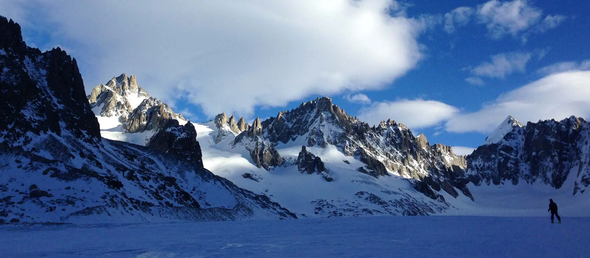 heliski-full-weekend-coumayeur-valgrisenche-montagne-skieur-tout-petit