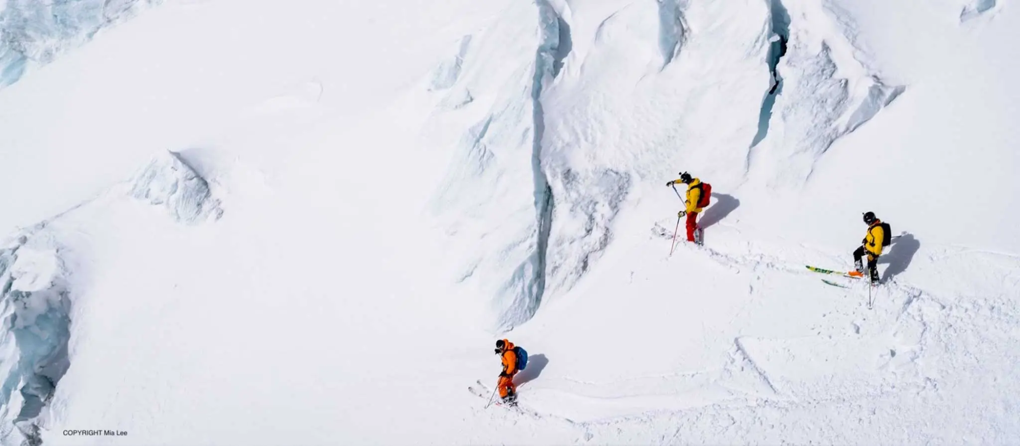 italie-courmayeur-helicoptere-vue-skieur-descente
