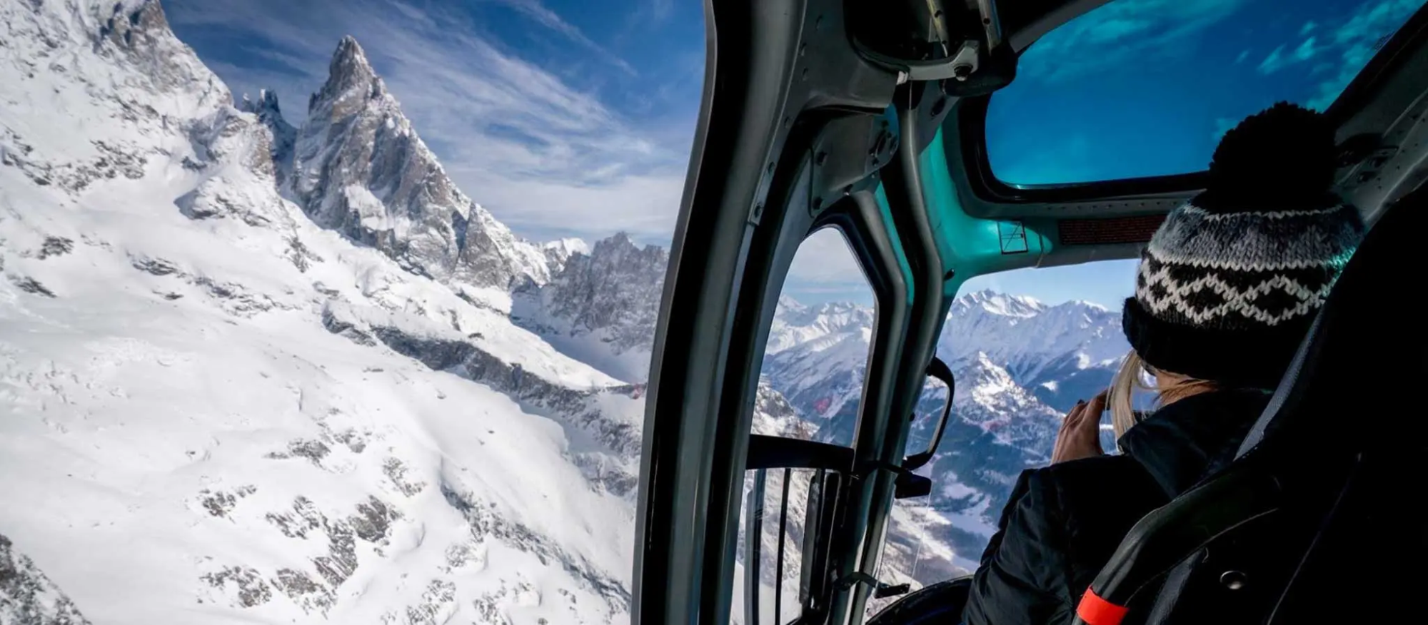 italie-courmayeur-interieur-helicoptere-vue-montagne